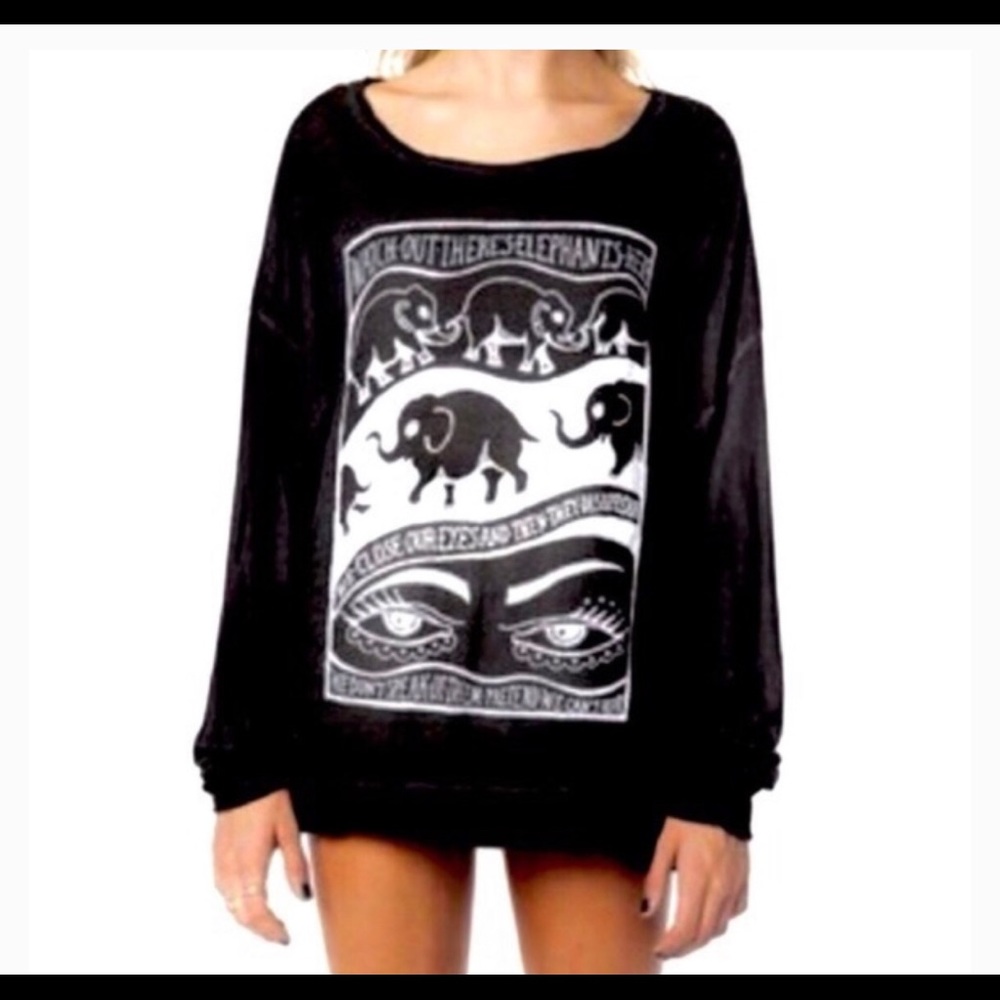 Brandy Melville Elephant graphic tee